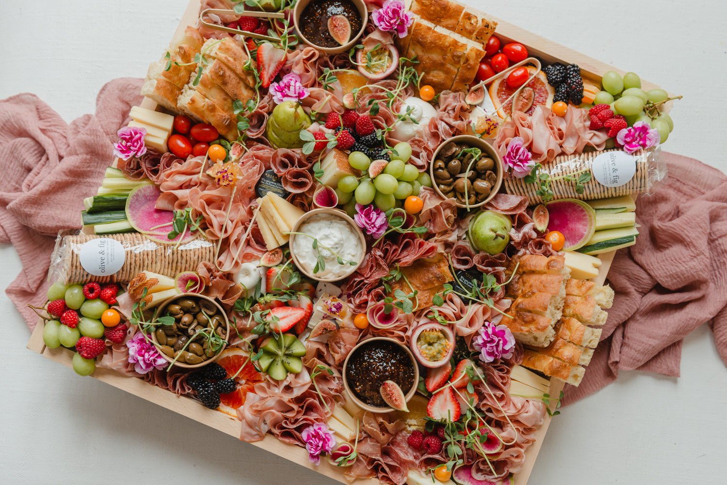 SERVE UP TO 30 - Olive & Fig